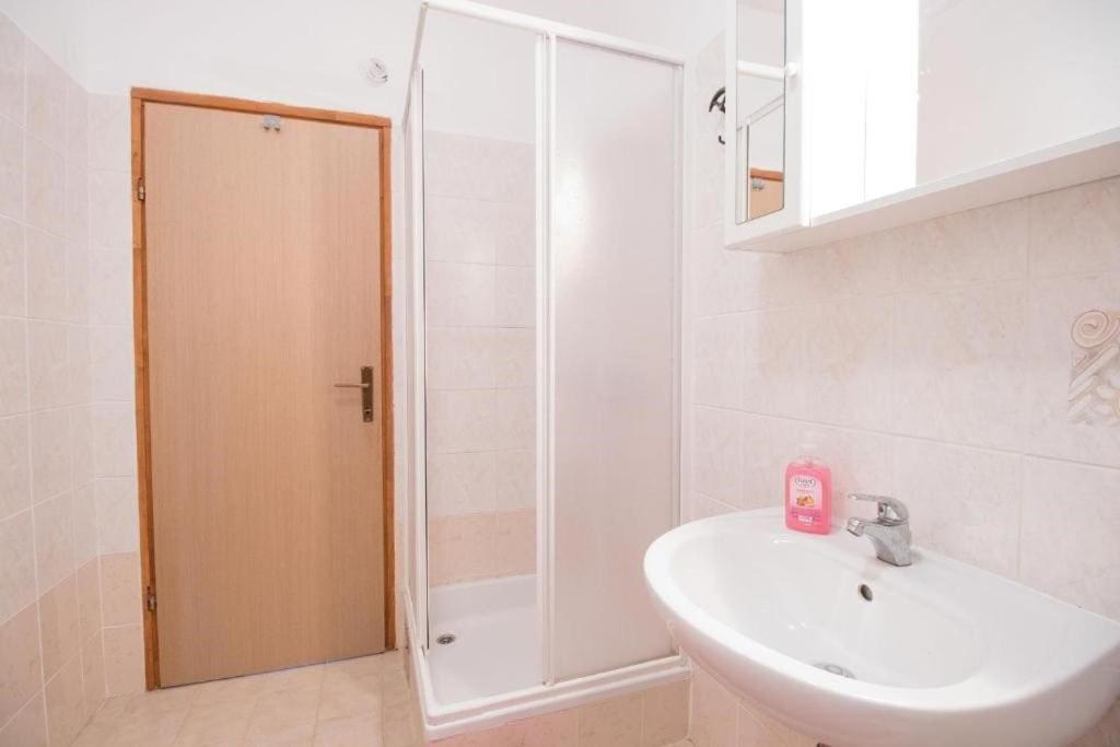 Apartmani Nedjeljko Čunski Buitenkant foto